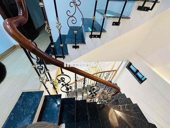 Bán Nhà Cầu Giấy -31m2x5 tầng-gần phố -full nội thất -7.5 tỷ