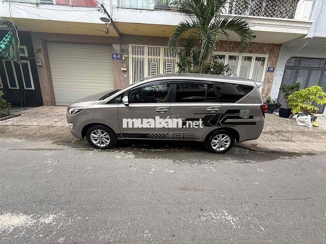Toyota Innova 2017 2.0E - 91000 km