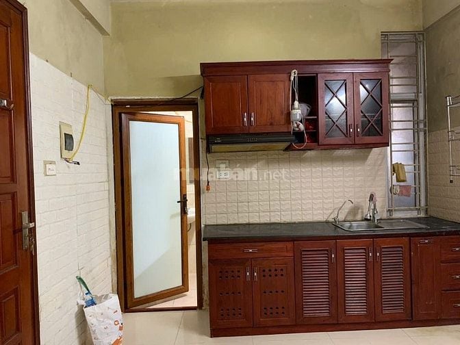 Cho thuê ccmn diện tích 35m2 tại số 21 ngõ 1008 đường Láng, Hà Nội