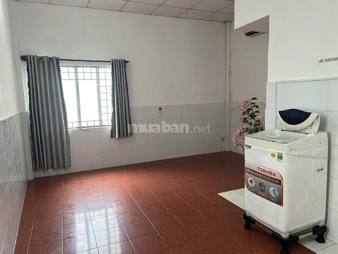 cho thuê phòng view cửa sổ, sau chợ phạm văn hai
