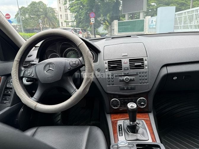 Cần bán Mer C250 đời 2010 màu trắng xe đẹp ít đi