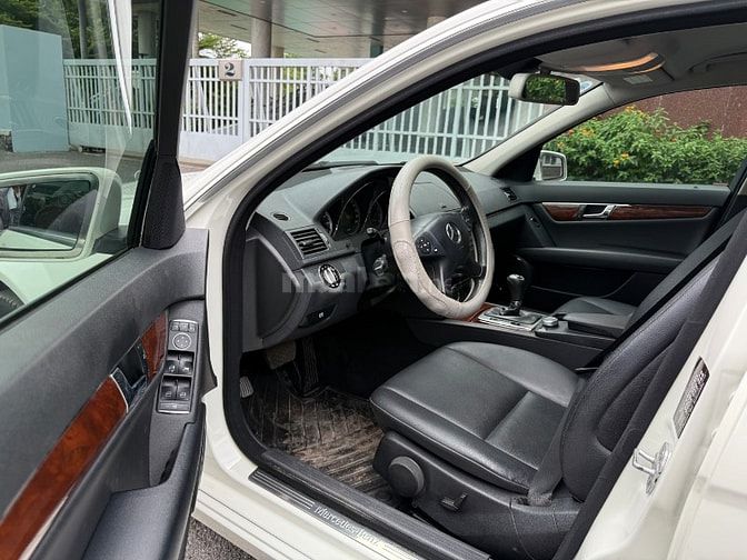 Cần bán Mer C250 đời 2010 màu trắng xe đẹp ít đi