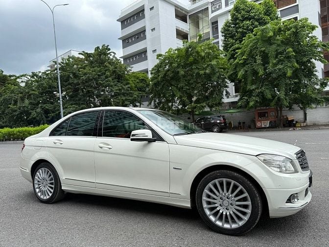 Cần bán Mer C250 đời 2010 màu trắng xe đẹp ít đi
