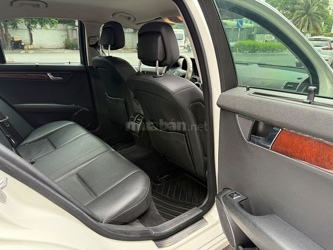 Cần bán Mer C250 đời 2010 màu trắng xe đẹp ít đi