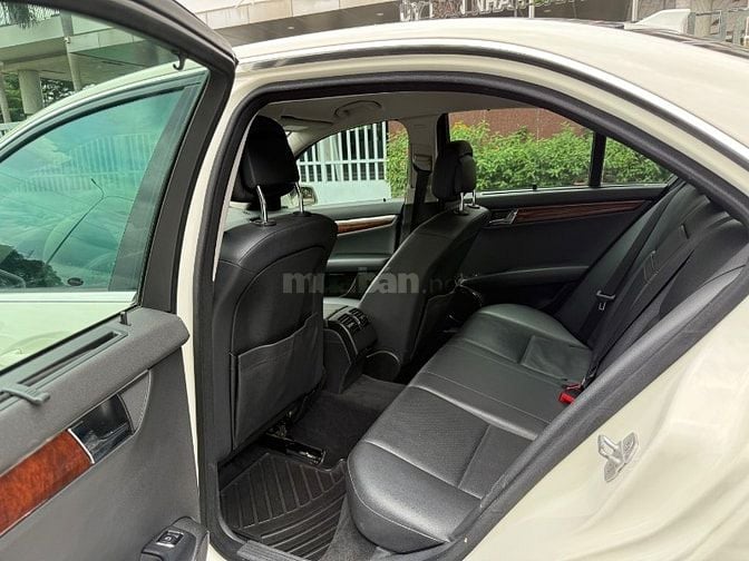 Cần bán Mer C250 đời 2010 màu trắng xe đẹp ít đi