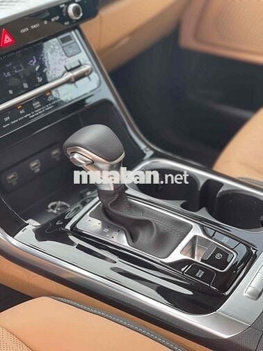 Kia Carnival 2024 Luxury 2.2D - 10000 km