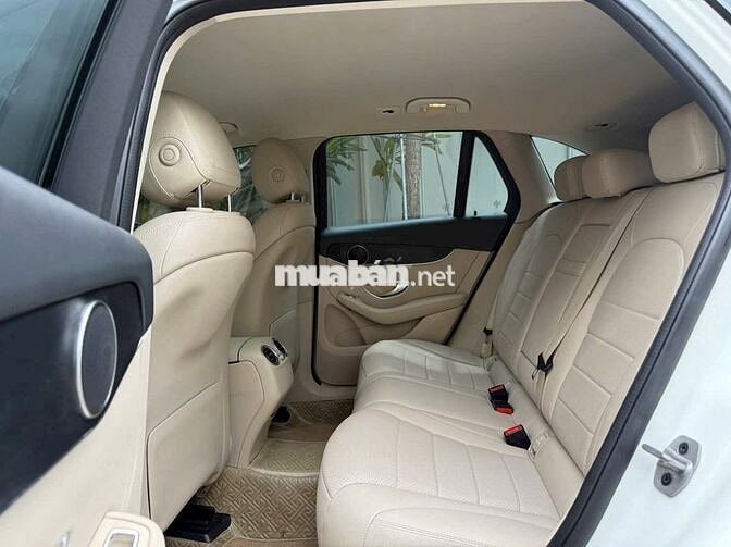 Mercedes GLC200 2021 trắng/kem siêu đẹp