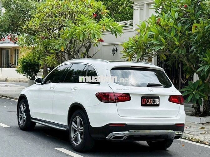Mercedes GLC200 2021 trắng/kem siêu đẹp