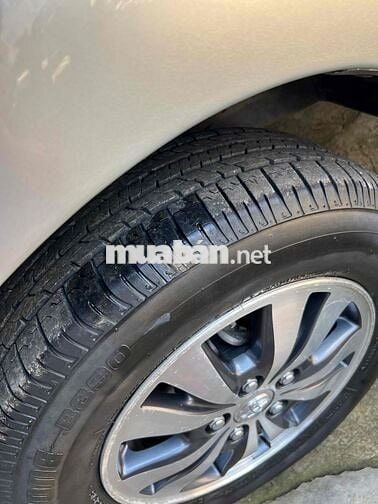 gia dình cần bán Toyota Innova 2015 E