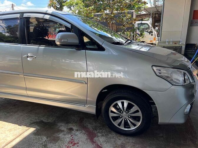 gia dình cần bán Toyota Innova 2015 E