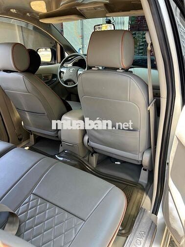 gia dình cần bán Toyota Innova 2015 E