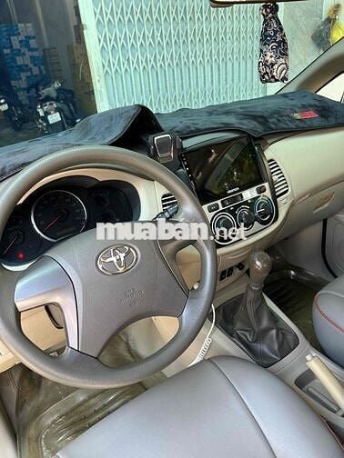 gia dình cần bán Toyota Innova 2015 E