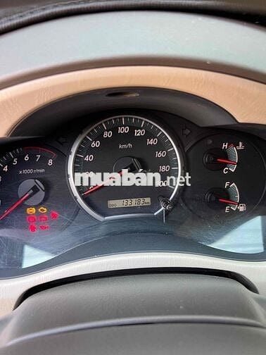gia dình cần bán Toyota Innova 2015 E