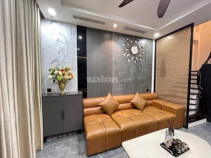 10,5 tỷ, 33m2, 5 tầng Bạch Mai, trung tâm , HBT, như KS 5*, 10m ô t ô