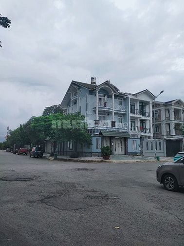 "Biệt Thự VIP Bình Thạnh – 240m² – 3 Lầu – Đường 20m – Giá Cực Tốt 28 