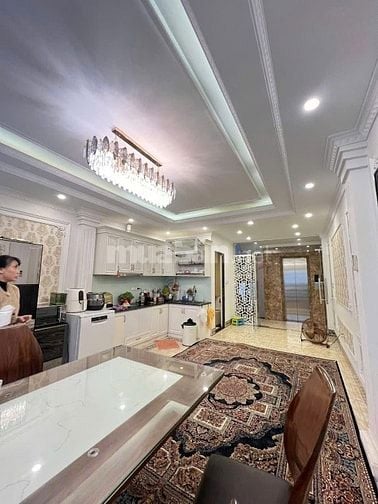 Tôi cần bán nhà phố Thái Hà, quận Đống Đa, Dt 55 m, 6 tầng, Mt 4.5 m, 