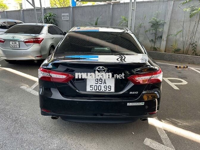 Toyota Camry 2021 2.5Q - 125700 km