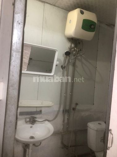 Chính chủ cho thuê phòng 25m2 tầng 4 tại Hoàng Hoa Thám, giá 2,5 triệu