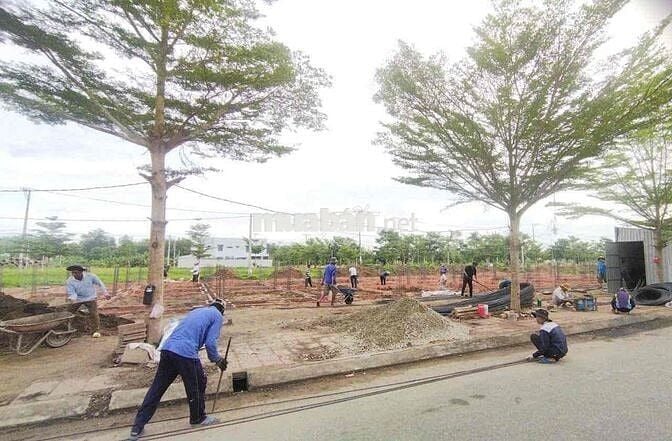 Nhà mặt tiền lộ 22m. KDT giao thương Đông Cần Thơ.an ninh- sổ sẵn