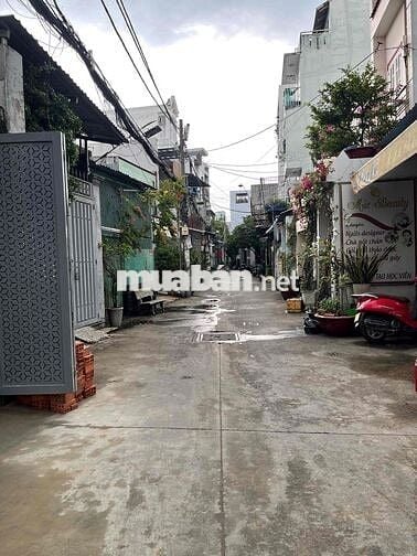 BÁN LÔ CẤP 4, 8.8M x 21M XÂY CHDV - HẺM XE TẢI - GẦN EMART 2, CHỢ PVB