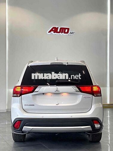 Mitsubishi Outlander Premium màu trắng