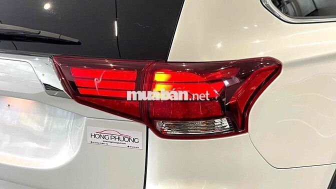 Mitsubishi Outlander Premium màu trắng