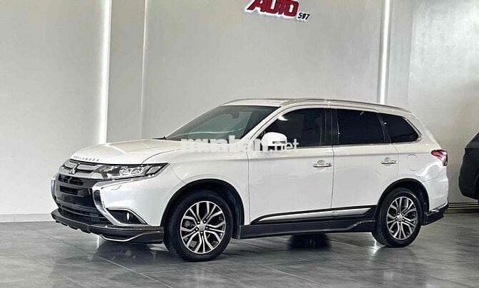 Mitsubishi Outlander Premium màu trắng
