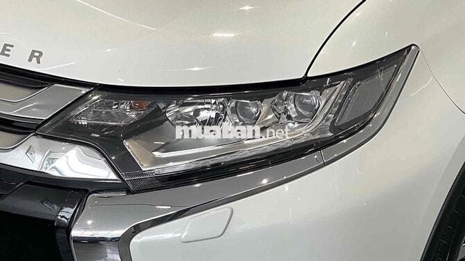 Mitsubishi Outlander Premium màu trắng