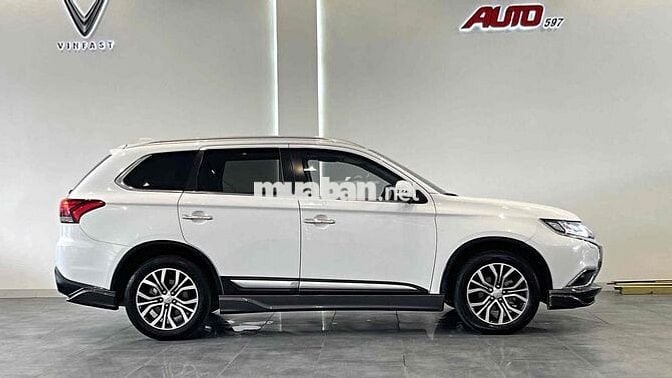 Mitsubishi Outlander Premium màu trắng