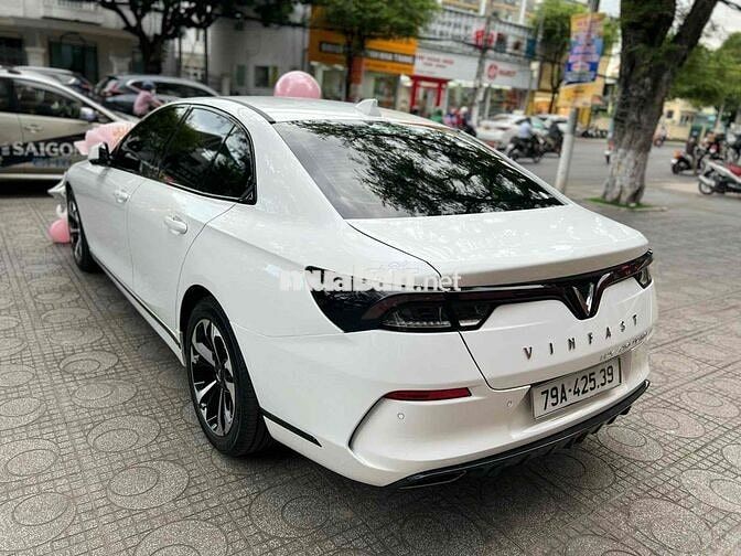 VinFast Lux A2.0 2022 A2.0 Tiêu chuẩn - 17500 km