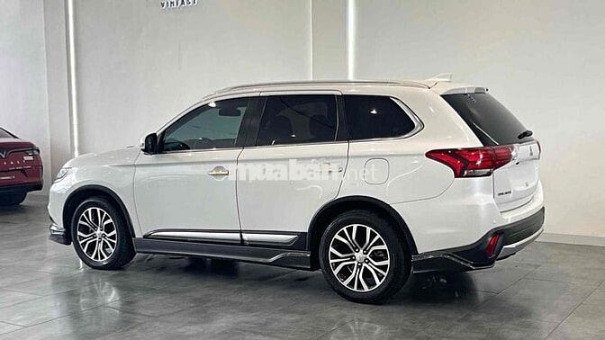 Mitsubishi Outlander Premium màu trắng