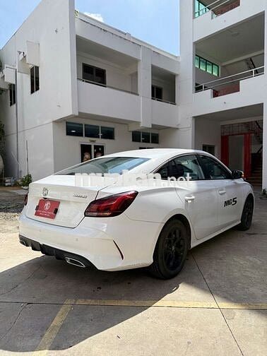 MG5 STD 2024  - 15000 km - xe cty