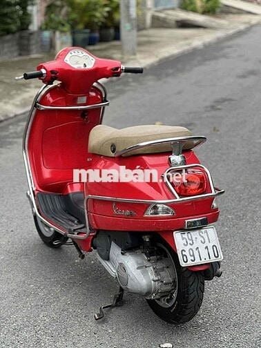 Xe vespa pagio 2013 màu  đỏ 3V mới len ken 90%