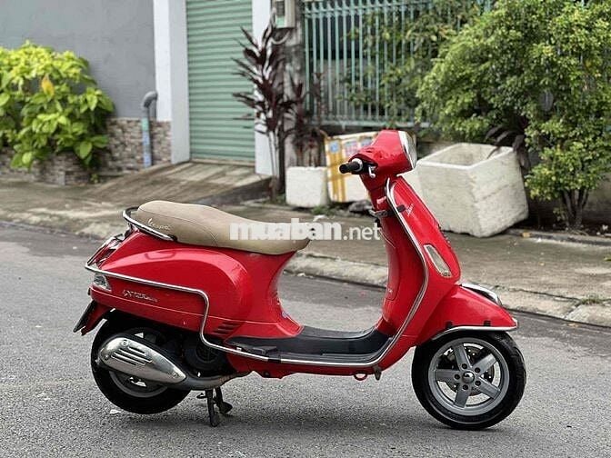 Xe vespa pagio 2013 màu  đỏ 3V mới len ken 90%