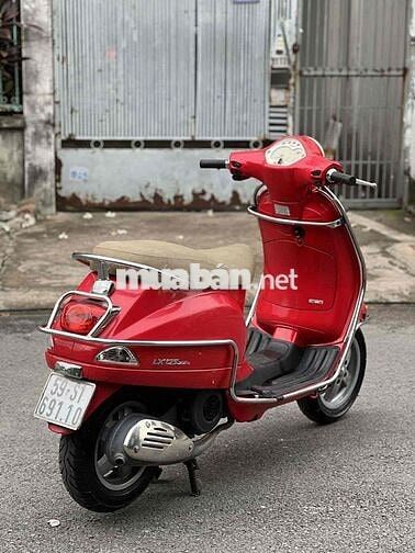 Xe vespa pagio 2013 màu  đỏ 3V mới len ken 90%