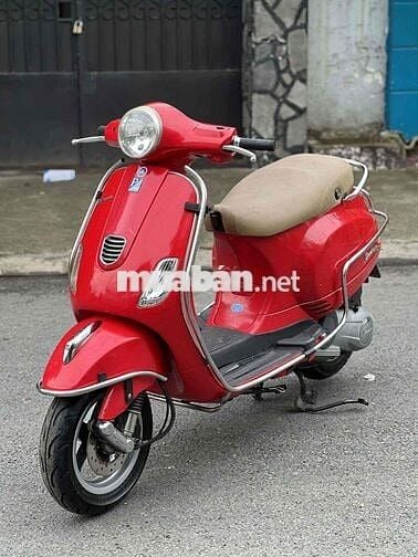 Xe vespa pagio 2013 màu  đỏ 3V mới len ken 90%