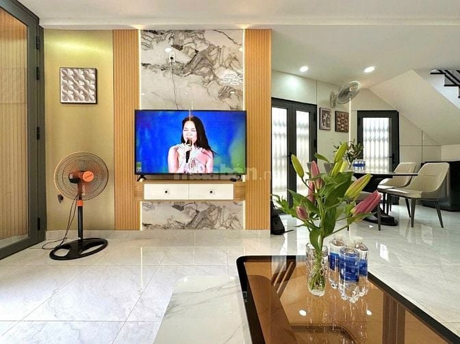 Mặt tiền Duy Tân,Nhà Mới,xe hơi Trong Nhà,Để ở Hoặc Cho Thuê 