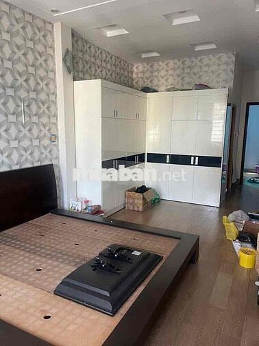 Bán căn nhà đẹp ,hẻm 5m LLQ, Q.11; sát bên Đầm Sen.