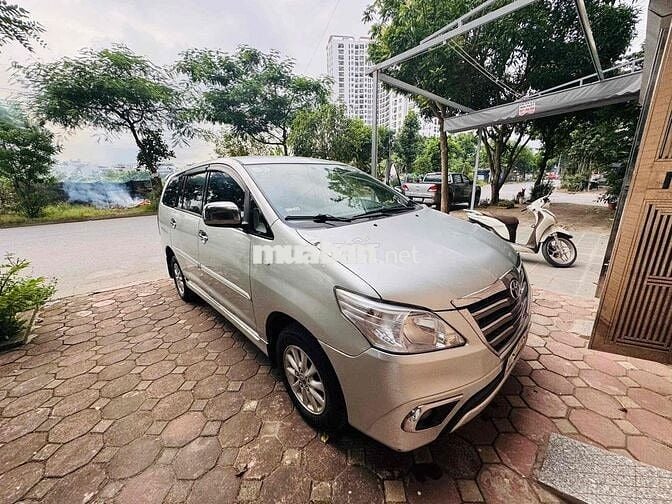 Toyota Innova 2013 2.0J - 250000 km