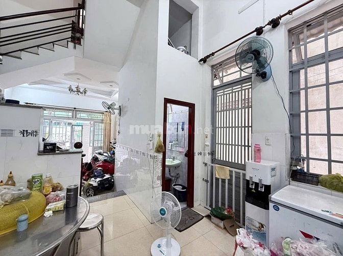 NHÀ 2 LẦU 4PN.3WC MT Đ/SỐ P BÌNH THỌ THỦ ĐỨC ( CÒN THƯƠNG LƯỢNG )