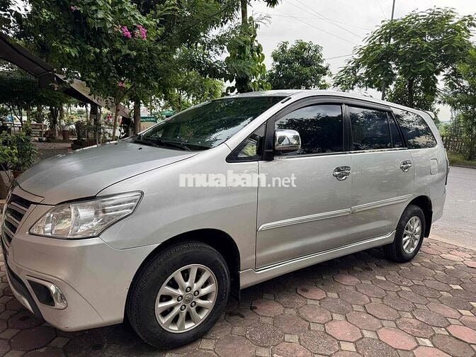 Toyota Innova 2013 2.0J - 250000 km