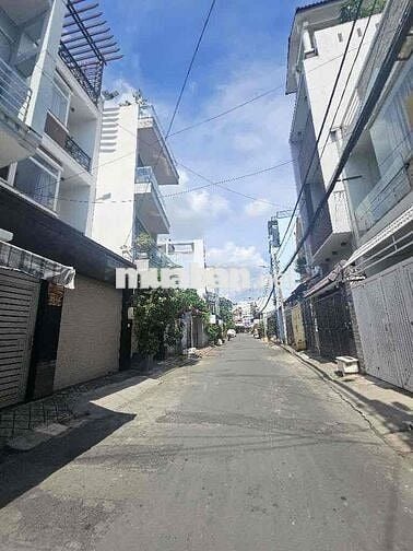 Nhà 5 tầng, chỉ hơn 5 tỷ, Bán nhà gần Aeon Tân Phú.