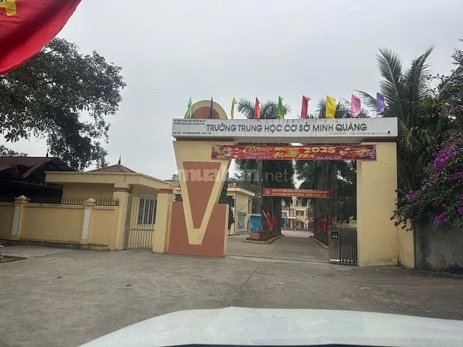 Bán 2,5 tỷ/303m2 đất kinh doanh ngay chợ mộc bavi