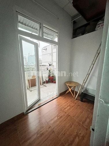 Sốc. Hoàng Diệu. Q4. Ngay Q1. 45m2 giá chỉ chỉnh 4 tỷ