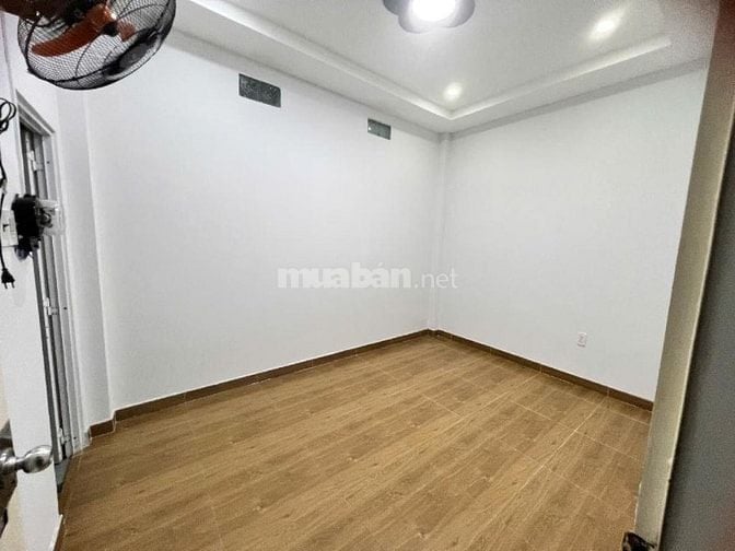 Sốc. Hoàng Diệu. Q4. Ngay Q1. 45m2 giá chỉ chỉnh 4 tỷ