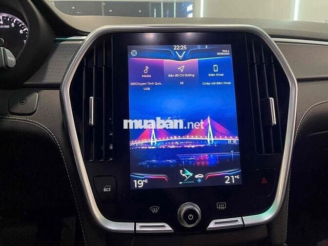 VinFast Lux SA2.0 2020 Plus 2.0 AT - 60000 km
