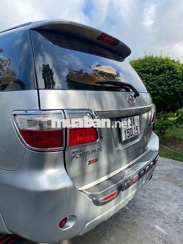XE GIA ĐÌNH CẦN BÁN XE TOYOTA FORTUNER ĐỜI 2011