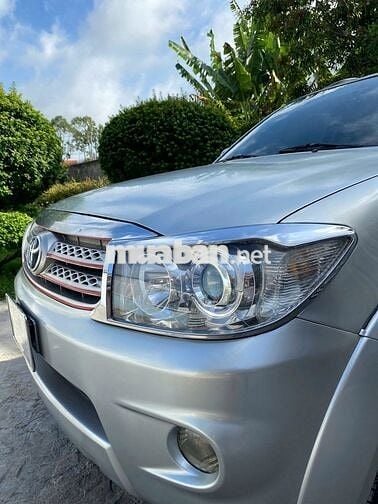 XE GIA ĐÌNH CẦN BÁN XE TOYOTA FORTUNER ĐỜI 2011