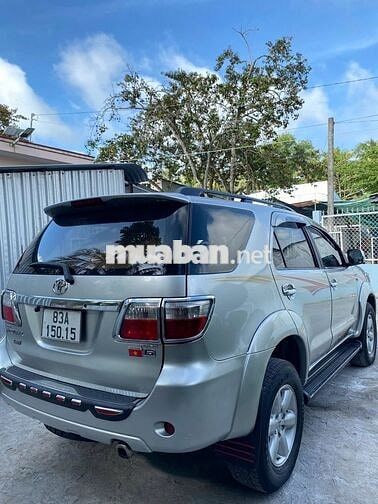 XE GIA ĐÌNH CẦN BÁN XE TOYOTA FORTUNER ĐỜI 2011