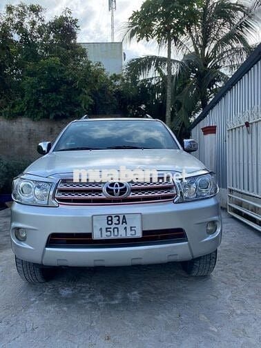 XE GIA ĐÌNH CẦN BÁN XE TOYOTA FORTUNER ĐỜI 2011